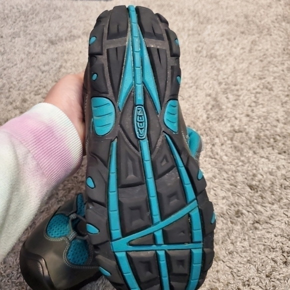 KEEN Outdoor Hiking Shoes - Picture 6 of 12